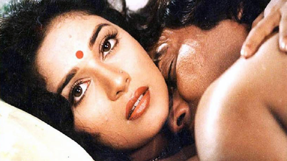 মাধুরী-বিনোদের শয্যা দৃশ্য