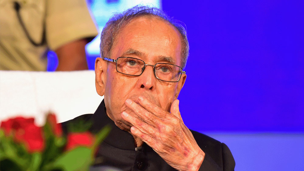 ২০০৫ সালের ১৫ মে কলকাতায় কংগ্রেসেরই প্রদেশ দফতর বিধান ভবনে হেনস্থার শিকার হয়েছিলেন তৎকালীন কেন্দ্রীয় প্রতিরক্ষামন্ত্রী এবং প্রদেশ কংগ্রেস সভাপতি প্রণব মুখোপাধ্যায়। কলকাতা পুরভোটে প্রার্থী বাছাই নিয়ে বিক্ষোভে নেমেছিলেন কংগ্রেসের একদল কর্মী-সমর্থক। প্রণব বিধান ভবনে ঢোকার সময় তাঁদের হাতেই নিগৃহীত হতে হয় তাঁকে।