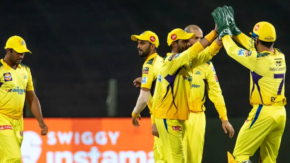 সরাসরি: মইনের বলে বোল্ড কোহলী, বেঙ্গালুরু ৭৯/৩