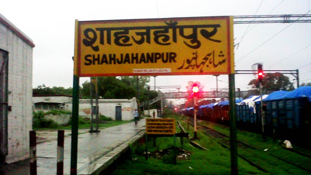 প্রায় দু’ঘন্টা ঘুমিয়ে নেওয়ার পর ওই চালক ট্রেনটিকে শাহজাহানপুর থেকে রোজা স্টেশনে নিয়ে যান। সেখান থেকে অন্য একজন চালক ট্রেনটিকে বালামাউ ফেরত নিয়ে যান।