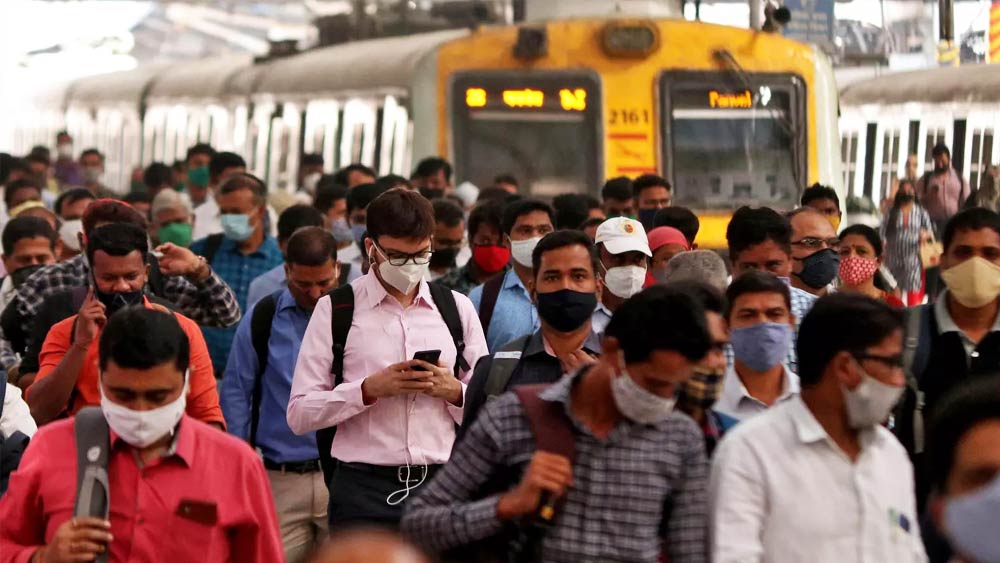 ভারতীয় রেল প্রতিদিন গড়ে প্রায় দেড় কোটি যাত্রী বহন করে। এই সংখ্যা নরওয়ে এবং সুইডেনের জনসংখ্যার চেয়েও বেশি। কিন্তু রেলের নিরাপত্তা ব্যবস্থা প্রায়ই সমালোচনার মুখে পড়ে।