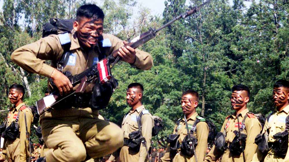 নির্যাতিতার পরিবার উপকারের বদলে টাকা দিতে চাইলে বিষ্ণুপ্রসাদ তা নিতে অস্বীকার করে বলেন, ‘‘যুদ্ধক্ষেত্রে শত্রুদের সঙ্গে লড়াই করি আমরা। এটা আমার কর্তব্য। ট্রেনের মধ্যেও দুষ্কৃতীদের বিরুদ্ধে রুখে দাঁড়ানো আমার কর্তব্য ছিল।”