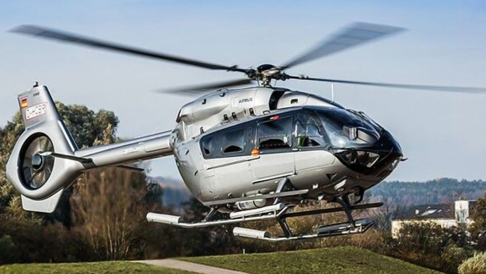 এয়ারবাস কর্তৃপক্ষ হেলিকপ্টারটি কোভালামে পৌঁছে দেওয়া হয়েছিল। কোভালাম থেকেই রবিকে নিয়ে হেলিকপ্টারটি এক বিলাসবহুল হোটেলের উদ্দেশে উড়ে যায়। এই হেলিকপ্টারটিই এশিয়ার প্রথম পাঁচ-ব্লেডের এইচ-১৪৫ হেলিকপ্টার।