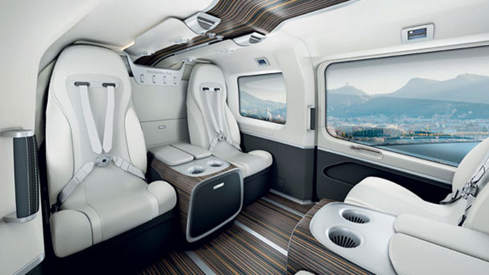 রবি একাধিক বিলাসবহুল হোটেলের মালিক। আরপি গ্রুপের এক শীর্ষকর্তা জানিয়েছেন, হোটেলগুলিতে থাকতে-আসা বিশেষ অতিথিদের এই হেলিকপ্টারে চড়িয়ে রাজ্যের পর্যটনস্থলগুলিতে ঘুরতে নিয়ে যাওয়া হবে। কোঝিকোড়, কোল্লাম এবং তিরুঅনন্তপুরমে আরপি গ্রুপের নিজস্ব হেলিপ্যাডও রয়েছে।