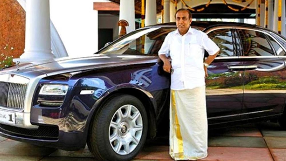 এত বিত্তশালী হওয়া সত্ত্বেও রবি সাধারণ জীবন যাপন করতেই ভালবাসেন। শীর্ষ রাজনৈতিক নেতাদের সঙ্গে ঘনিষ্ঠতা এবং প্রচুর দান-ধ্যান করার জন্যও বিশেষ পরিচিততিনি।