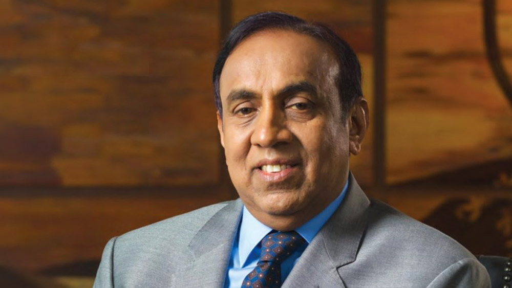 ছোটবেলা থেকেই অর্থাভাবের কারণে বহু সংগ্রামের মুখোমুখি হতে হয়েছে রবিকে। কিন্তু দারিদ্রে থাকা সত্ত্বেও তিনি কখনও কঠোর পরিশ্রম করতে ছাড়েননি। কৃষক পরিবারে জন্মগ্রহণ করেও ছোটবেলা থেকেই শিক্ষাকে অত্যন্ত গুরুত্ব দিয়েছিলেন রবি।