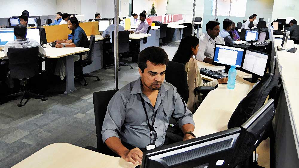 কৃষক পরিবারে জন্মগ্রহণ করেও কঠিন সংগ্রাম এবং নিষ্ঠার জোরে রবি বর্তমানে ১ লক্ষ ৯০ হাজার ৮৫৫ কোটি টাকার মালিক। তাঁর কোম্পানিগুলিতে প্রায় ৭০,০০০ কর্মচারী কাজ করেন। 