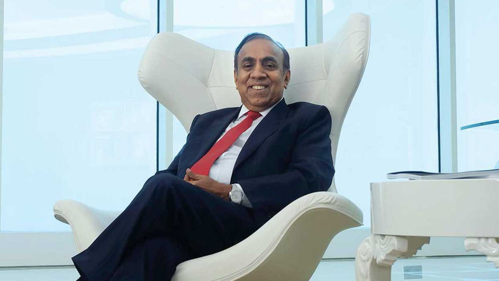 রবিকে ২০১০ সালে ‘পদ্মশ্রী’ এবং ২০০৮ সালে ‘প্রবাসী ভারতীয় সম্মান’ দিয়ে ভূষিত করে ভারত সরকার। নিউ ইয়র্কের এক্সেলসিয়র কলেজ থেকে তিনি ডক্টরেট ডিগ্রি লাভ করেন।