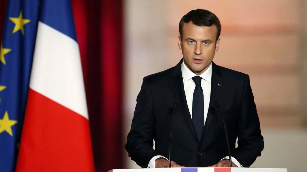 সপ্তাহ খানেক আগেই ফরাসি প্রেসিডেন্ট হিসাবে দ্বিতীয় বারের জন্য নির্বাচিত হয়েছেন ইমানুয়েল মাকরঁ। নির্বাচিত হওয়ার পর নরেন্দ্র মোদীই প্রথম বিদেশি রাষ্ট্রনেতা, যাঁর সঙ্গে দেখা করেছেন তিনি।