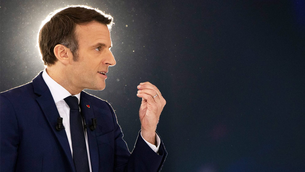 পার্লামেন্টের সদস্যদের খরচ নিয়ে তদন্ত অবশ্য ফ্রান্সেই প্রথম নয়। এর আগে ব্রিটিশ পার্লামেন্টেও এমনটা হয়েছিল। তদন্তে উঠে আসে, পার্লামেন্টের সদস্যরা তহবিলে সঞ্চিত বিশাল পরিমাণ অর্থ ব্যক্তিগত শখ-শৌখিনতার পিছনে খরচ করেন। ২০০৯ সাল থেকেই এ রকম নানা তথ্য প্রকাশ পেতে থাকে।