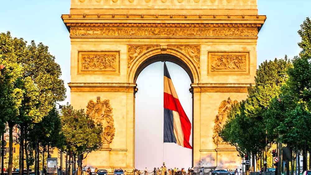 ফ্রান্সের ন্যাশনাল অ্যাসেম্বলি অডিট এজেন্সির আধিকারিকরা ২০২১ সাল থেকেই ক্যারোলিকে নিয়ে তদন্ত শুরু করেন। এত দিন এই তথ্যগুলি গোপন রেখেছিলেন তাঁরা। 