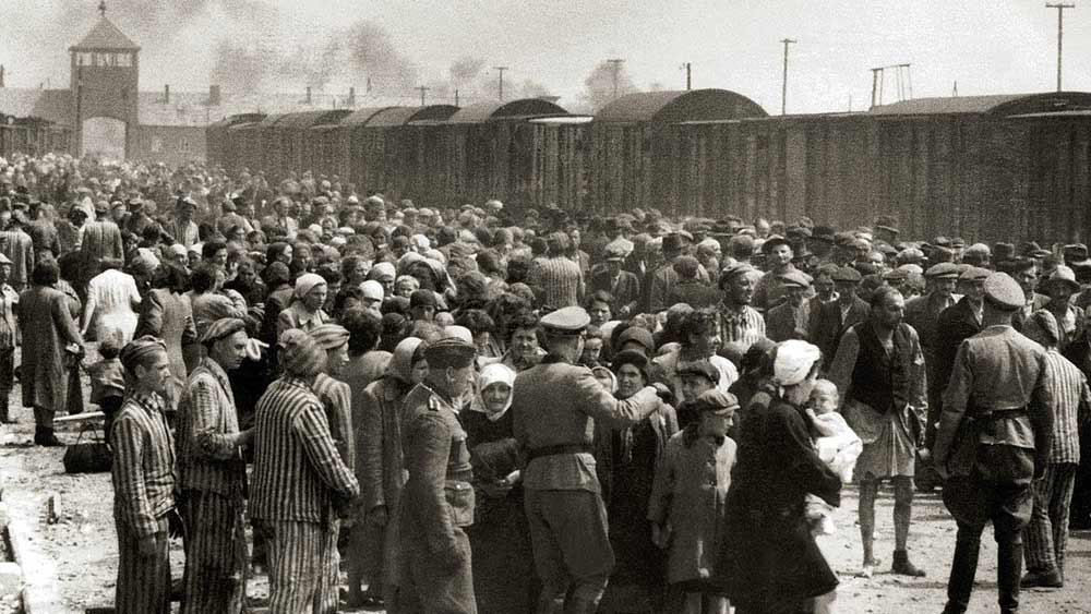 ‘হলোকাস্ট’-এর সময় নাৎসিদের এই গ্যাস ব্যবহার করে মৃত্যুদণ্ড দেওয়ার ইতিহাস এখনও ভয় ধরায়।