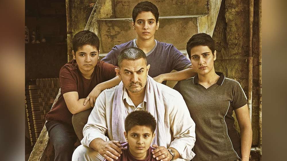 দঙ্গল: আমির খান অভিনীত এই হিন্দি সিনেমাটি বিশ্বের বক্স অফিসে প্রথম স্থানে রয়েছে। এমনকি, চিনেও ৩৪টি অন্যান্য দেশের যে সিনেমাগুলি দেখানো হয় সেগুলির মধ্যে ‘দঙ্গল’ একটি। বিশ্বের বক্স অফিস থেকে প্রায় ২,০২৪ কোটি টাকা উপার্জন করেছে ‘দঙ্গল’।