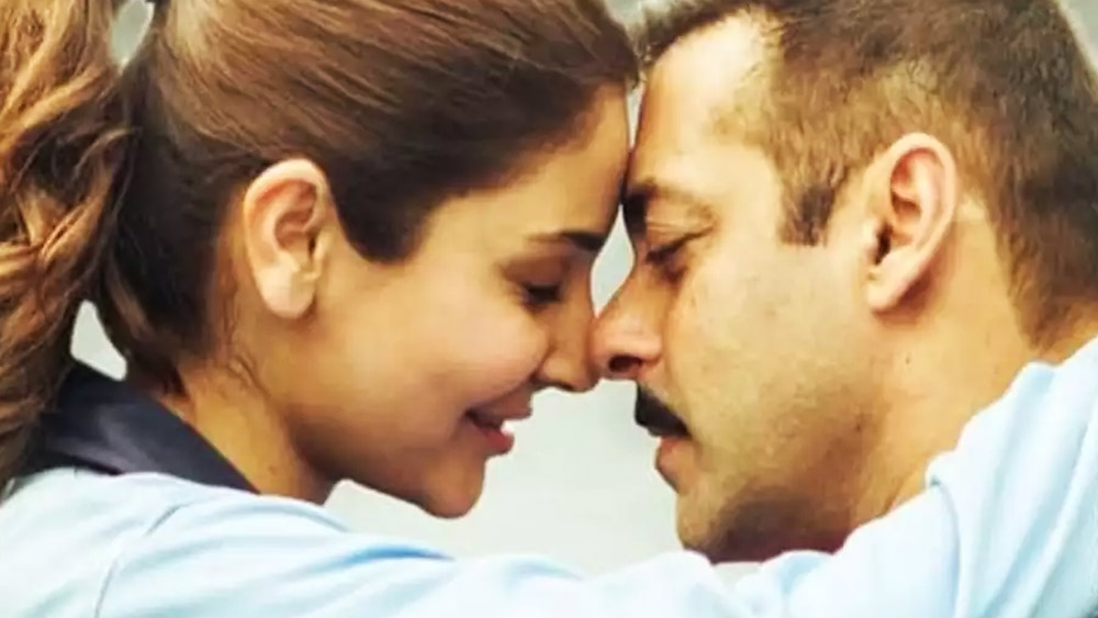 ‘সুলতান’: সলমন খান অভিনীত ‘সুলতান’ সিনেমাটি বিশ্বের বক্স অফিসে ৫৮৪ কোটি টাকা উপার্জন করে দশম স্থান অধিকার করে রয়েছে।