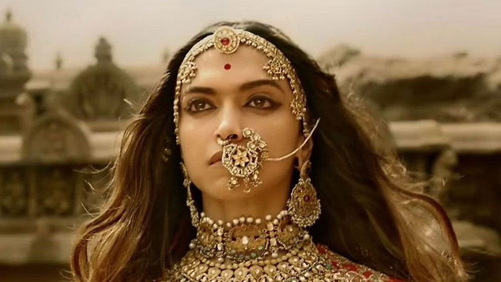 ‘পদ্মাবত’: বিশ্বের বক্স অফিস থেকে ৫৪০ কোটি টাকা উপার্জন করে দ্বাদশ স্থান অধিকার করে রয়েছে ‘পদ্মাবত’ সিনেমাটি। আলাউদ্দিন খলজি ও রাজপুত সম্রাট রতন সিংহের সঙ্ঘর্ষের উপর এই সিনেমাটি তৈরি হয়েছে।