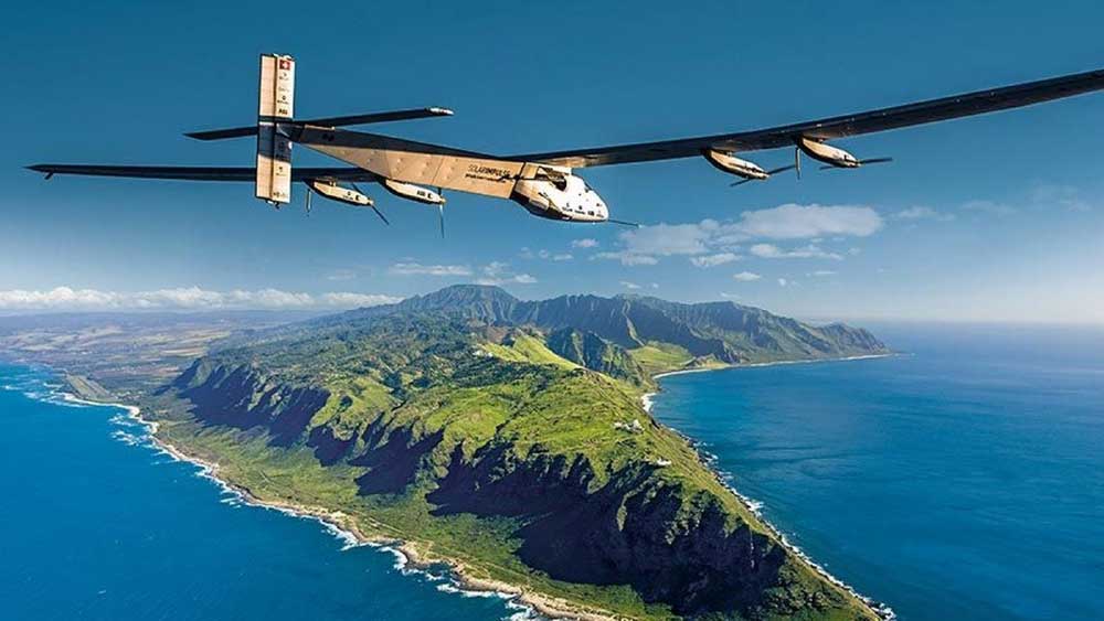 সোলার সেলের সারি থাকার কারণে সৌরশক্তি চালিত এই বিমানের ডানার বিস্তার প্রায় একটি বোয়িং-৭৪৭ জেটের সমান। কিন্তু কার্বন ফাইবারের তৈরি বলে ওজন খুবই কম। একটি এসইউভি-র চেয়ে সামান্য বেশি!