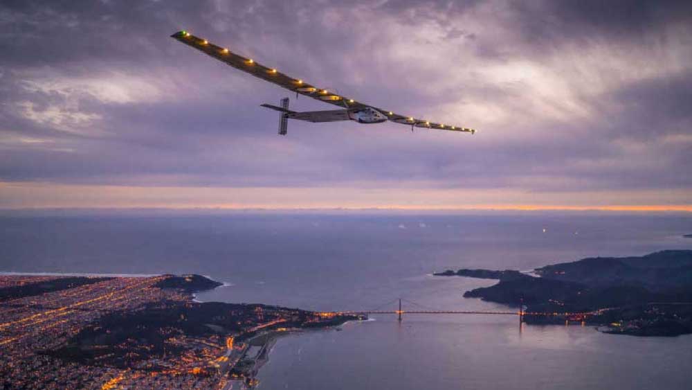  বিমানের পিঠের উপর রয়েছে ৭২ মিটার টানা লম্বা ডানা। তার উপর বসানো ১৭,২৪৮টি সোলার সেল বা সৌরকোষ। যারা শুষে নিতে পারে সূর্যের শক্তি। আর সেই শক্তিকে রসদ করেই পাড়ি দেয় বিমান।