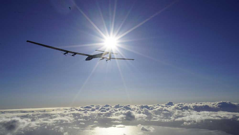 দিনের বেলায় সোলার সেলগুলিতে যে সৌরশক্তি জমা হয়, তাতে নির্ভর করে রাতেও উড়তে পারে ‘সোলার ইমপালস ২’। বিমানের সর্বোচ্চ গতিবেগ ভূপৃষ্ঠ থেকে ২৮,০০০ ফুট উপরে ঘণ্টায় ১৪০ কিলোমিটার।