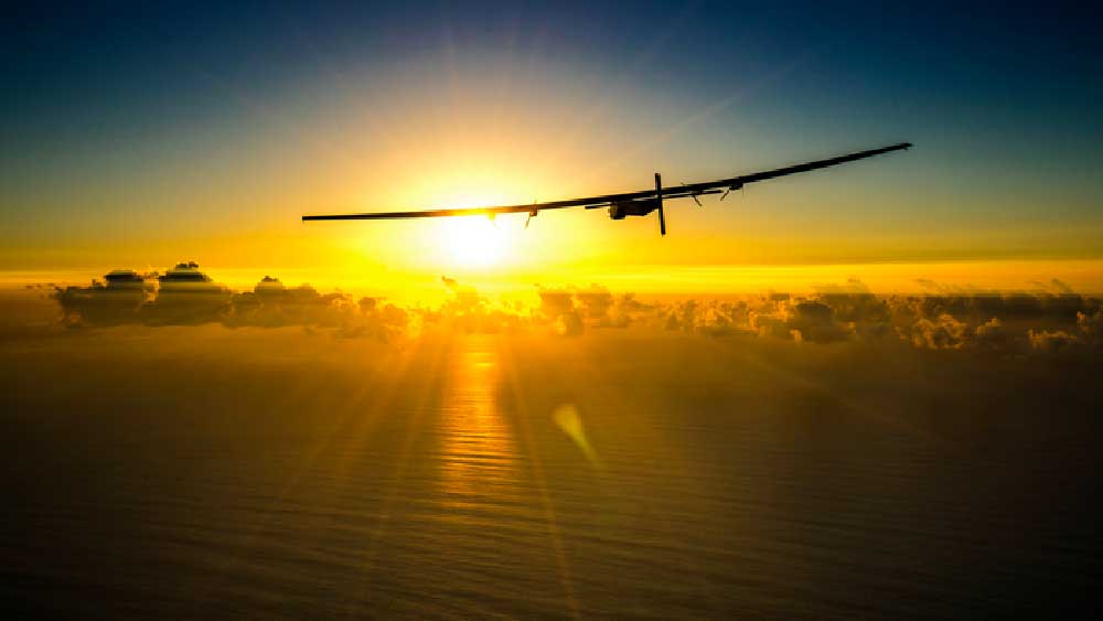 শুধু ওড়াই নয়। বিনা জ্বালানিতে ঘণ্টার পর ঘণ্টা আকাশে স্থির হয়ে ভেসে থাকতে পারে ওই সৌরবিমান। আর এই অভিনব প্রযুক্তিগত কৌশল তাকে এই নতুন ভূমিকায় কার্যকর করে তুলেছে।