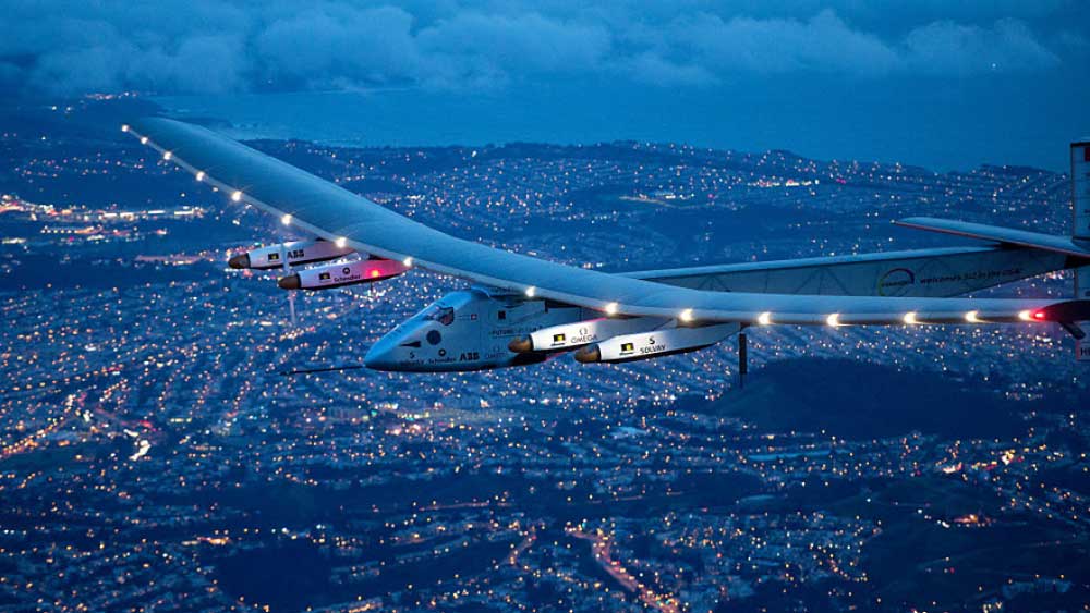  ‘স্কাইডোয়েলার অ্যারো’-র সিইও রবার্ট মিলারের দাবি, বিনা জ্বালানিতে ভূপৃষ্ঠ সংলগ্ন বায়ুমণ্ডলে (ট্রপোস্ফিয়ার) টানা এক বছর পর্যন্ত এক জায়গায় স্থির ভাবে ভেসে থাকতে পারে এই সৌরবিমান।