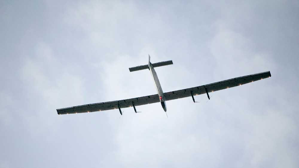  মহাকাশে ভেসে থাকা উপগ্রহগুলির কার্যকাল শেষ হয়ে গেলেও অনেক সময়ই সেটি পৃথিবীতে ফিরিয়ে আনা যায় না। মহাকাশবর্জ্য হিসেবে ভেসে বেড়ায় সেগুলি। অন্য উপগ্রহ বা মহাকাশযানের সঙ্গে সংঘর্ষে দুর্ঘটনার আশঙ্কাও থাকে। এ ক্ষেত্রে সেই সম্ভাবনা নেই।