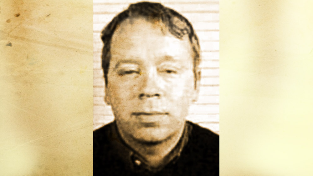 রহস্যে মোড়া সেই মানুষটার নাম অ্যান্ড্রু কার্লসিন। তাঁকে নিয়ে নানা গল্পকথা ছড়িয়ে রয়েছে।