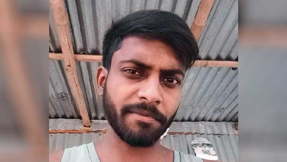 ধৃত সুশান্তের কাছ থেকে একটি ব্যাগ উদ্ধার হয়। ওই ব্যাগেই পাওয়া যায় ব্লেড আর ছুরি। তাতে রক্তের দাগও ছিল। উদ্ধার হয় একটি খেলনা বন্দুকও।