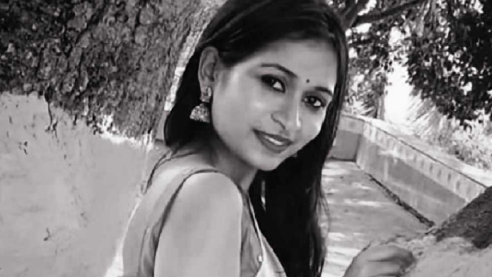 সুতপা বহরমপুর গার্লস কলেজের উদ্ভিদ বিজ্ঞানের তৃতীয় বর্ষের ছাত্রী ছিলেন। তাঁর বাড়ি মালদহের ইংরেজ বাজারে। তবে পড়াশোনার জন্য বহরমপুরের সূর্য সেন রোডের গোরাবাজারে একটি মেসে থাকতেন তিনি।