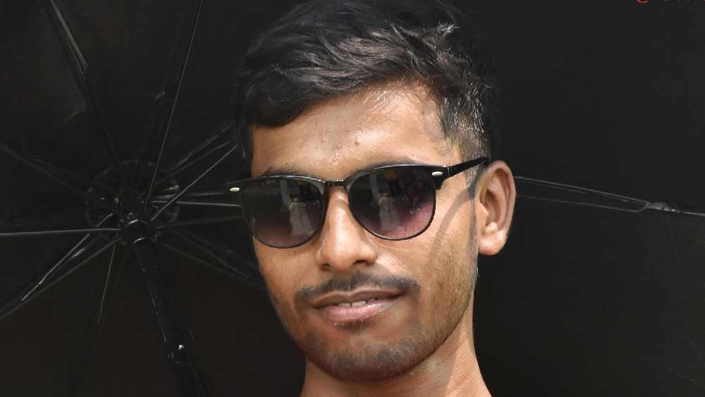 সুতপার বাবা-মা যদিও এ সব অভিযোগ অস্বীকার করেন। ওই পরিবারের ঘনিষ্ঠ এক তরুণী জানিয়েছেন, সুশান্ত নানা রকমের হুমকি বার্তা পাঠাত সুতপাকে। 