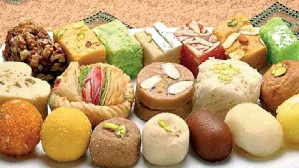 দুপুর হোক বা রাত— খাওয়ার শেষে মিষ্টি খেতে ভালবাসেন অনেকেই।