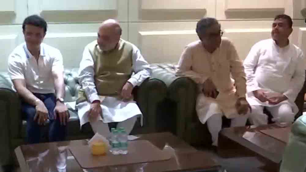 সৌরভের বাড়িতে অমিত শাহ।