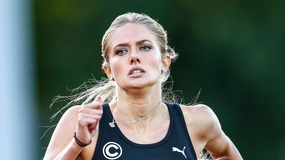 জার্মানির এই দৌড়বিদ ট্র্যাকে সাফল্যের পাশাপাশি নজর কেড়েছেন সৌন্দর্যেও। গোটা বিশ্বের ক্রীড়ামহলই তাঁকে নিয়ে উত্তেজিত।