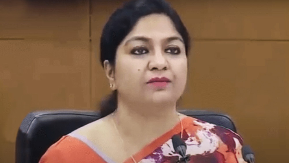 ২১ বছর বয়সে এক জন আইএএস হওয়ায় লিমকা বুক-এ সবচেয়ে কম বয়সে আমলা হওয়ার রেকর্ড রয়েছে তাঁর দখলে। ২০০০ ব্যাচের আইএএস ক্যাডার পূজা।