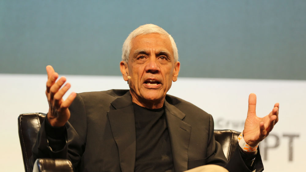 বিনোদ খোসলা (আইআইটি দিল্লি):  ভারতীয়-আমেরিকান বিখ্যাত উদ্যোগপতি বিনোদ খোসলা। তিনিও আইআইটি পাশ। আইআইটি দিল্লি থেকে ইলেকট্রিক্যাল ইঞ্জিনিয়ারিং পাশ করে মন দেন ব্যবসায়।