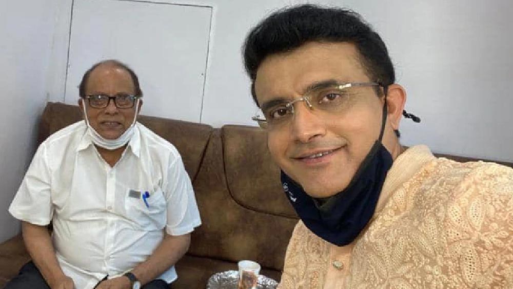 বাম আমলে সৌরভ তৎকালীন পুর ও নগরোন্নয়ন মন্ত্রী অশোক ভট্টাচার্যের অত্যন্ত ঘনিষ্ঠ ছিলেন। উত্তরবঙ্গের এই নেতার আমন্ত্রণে তখন শিলিগুড়িতে স্টেডিয়াম উদ্বোধনেও গিয়েছিলেন সৌরভ।