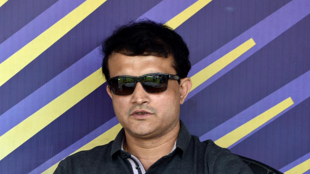 বাংলার রাজনীতি সম্পর্কে ওয়াকিবহাল অনেকে এখনও মনে করেন, ২০২১ সালের জানুয়ারিতে সৌরভ হঠাৎ অসুস্থ হয়ে না পড়লে ‘দাদা বনাম দিদি’ হয়ে যেতেই পারত। তবে সৌরভ তখনই বলে দিয়েছিলেন, তিনি তখন রাজনীতিতে আসতে আগ্রহী নন। তবে কোনওদিন যে আসবেন না, তেমন কিছুও তিনি বলেননি। 