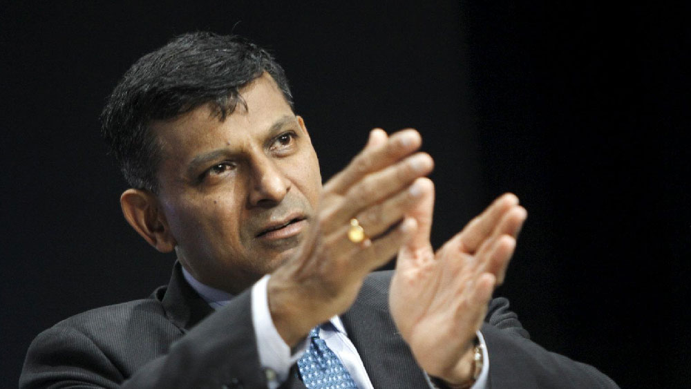 গোল্ড মেডেলিস্ট মেকানিক্যাল ইঞ্জিনায়ার টাটা অ্যাডমিনিস্ট্রেটিভ সার্ভিসে ম্যানেজমেন্ট ট্রেনি হিসেবে যোগ দেন। রিজার্ভ ব্যাঙ্ক অব ইন্ডিয়ার প্রাক্তন গভর্নর এখন ‘ইউনিভার্সিটি অব শিকাগো বুথ স্কুল অব বিজনেস’-এর অধ্যাপক। কাজ করেছেন বিশ্ব অর্থ ভান্ডারের মতো সংস্থায়।