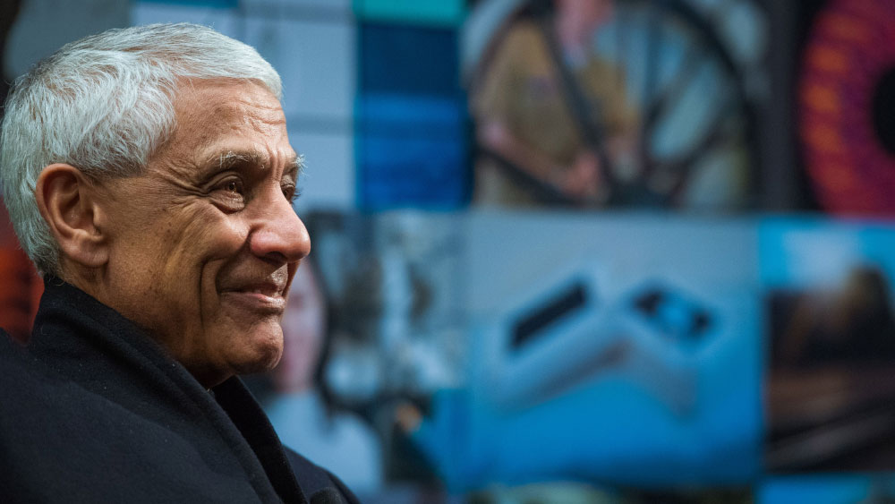 একদা সান মাইক্রোসিস্টেমের সহ-প্রতিষ্ঠাতা পরে একক ভাবে তৈরি করেন খোসলা ভেঞ্চারস। ফোবর্সের বিচারে আমেরিকার ৪০০ ধনী ব্যক্তির তালিকায় এক জন ছিলেন বিনোদ খোসলা।