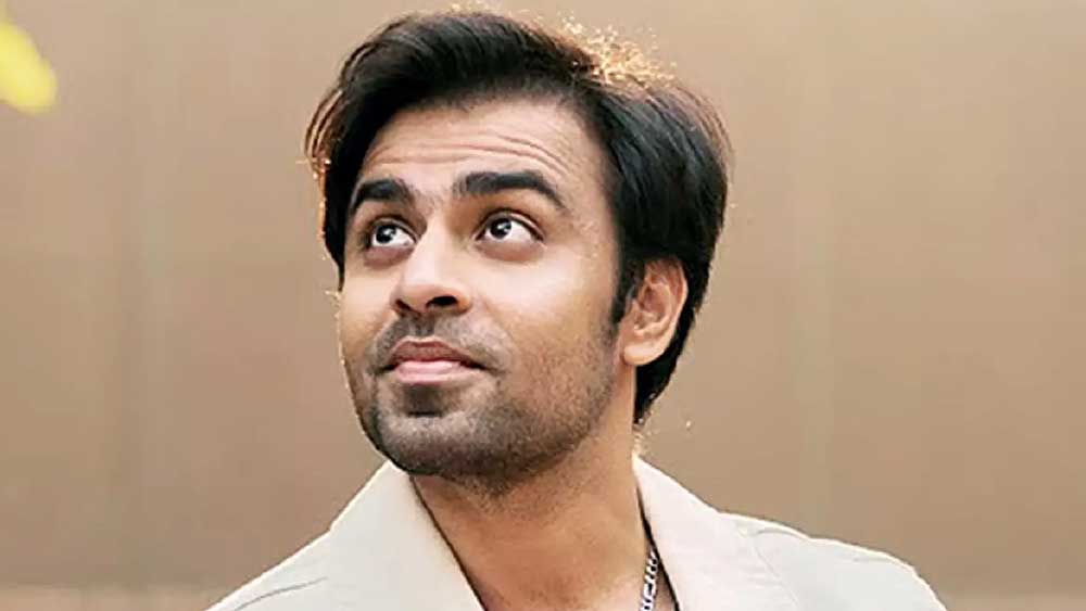 জিতেন্দ্র কুমার (আইআইটি খড়গপুর): জিতু ভাইকে এখন কে না চেনে? একের পর এক হিট ওয়েব সিরিজ উপহার দেওয়া জিতেন্দ্র কুমারও প্রাক্তন আইআইটি পড়ুয়া।