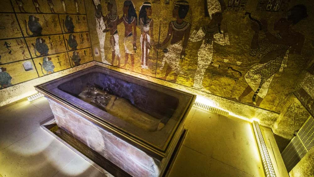 দাবি করা হয়, এই পিরামিডগুলিতে ঢুকলেই কোনও না কোনও কারণে প্রবেশকারীর মৃত্যু অবশ্যম্ভাবী। এরকম একাধিক ঘটনার বিবরণ ইতিহাসের পাতা ঘাঁটলেই বেরিয়ে আসে।