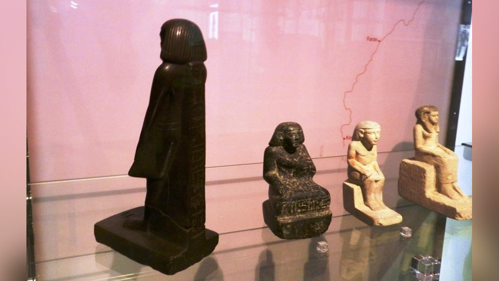 তবে রাতে নয়, দিনের বেলাতেই দিক পরিবর্তন করে কারসাজি করতে দেখা যাচ্ছিল নেব-সেনু মূর্তিকে। এর পরই আতঙ্ক ছড়ায় জাদুঘর কর্মীদের মধ্যে। আতঙ্কে মূর্তির ধারেকাছে ঘেঁষতে চান না কেউ।