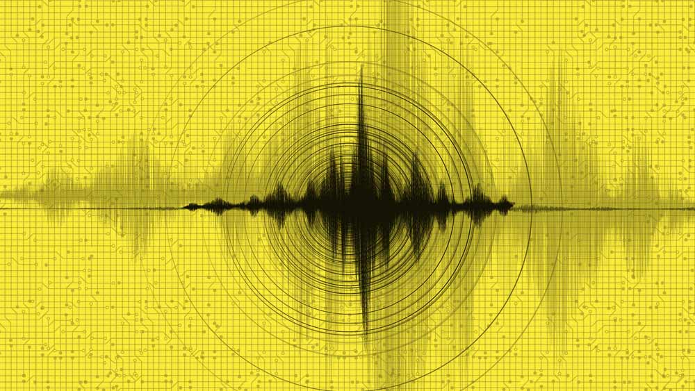 পদার্থ বিজ্ঞানের অধ্যাপক ব্রায়ান কক্সও এই যুক্তিই দিয়েছেন। ব্রায়ান মনে করেন, কম্পনের ফলে মূর্তির মসৃণ পাথর এবং কাচের মেঝেয় ঘর্ষণ তৈরি হয়। মুখ ঘুরে যায় এই মূর্তির।