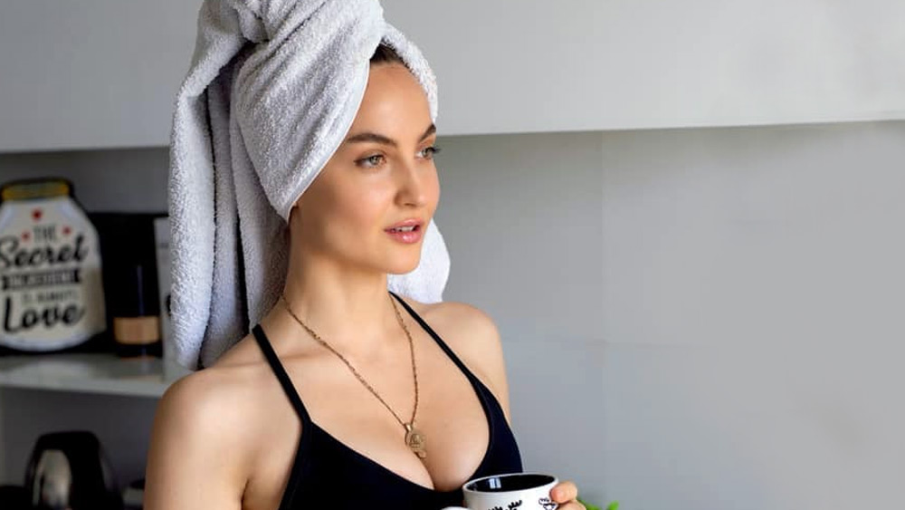 বলিউডের মতো দক্ষিণী সিনেমায় খামোখা রূপচর্চা এবং বক্ষযুগল দেখানোর দরকার নেই। কেবল মাত্র অভিনয় দক্ষতাই কাজ পাওয়ার জন্য যথেষ্ট, মনে করেন এলি।