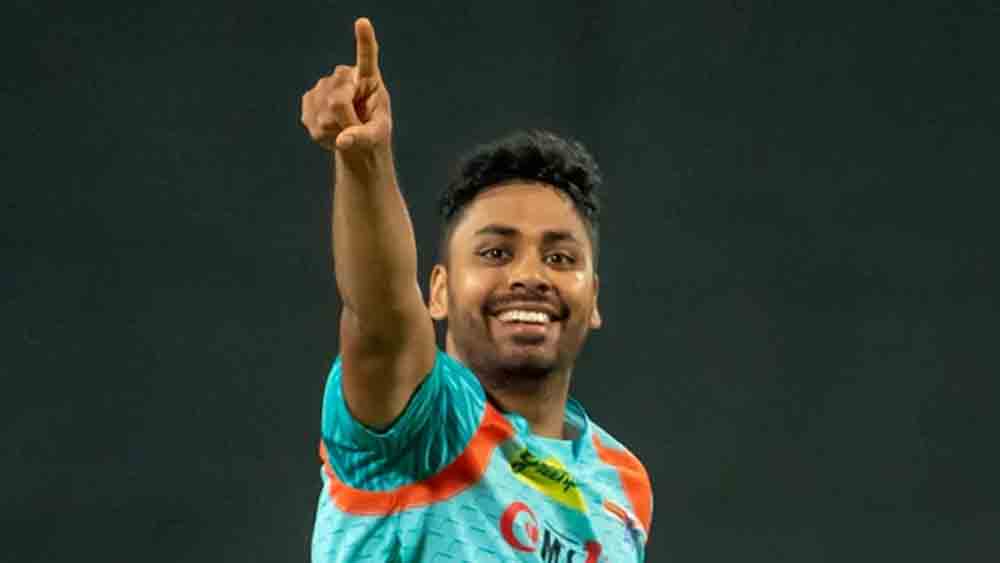 এখনও পর্যন্ত দেশের হয়ে আটটি এক দিনের ম্যাচ এবং ১৯টি টি-টোয়েন্টি খেলেছেন আবেশ। সব মিলিয়ে নিয়েছেন ২৭টি উইকেট।