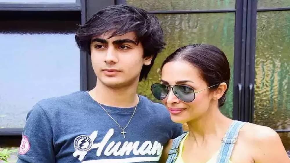 মালাইকা মনে করেন, সব সময় চোখ রাঙিয়ে শাসন করলে হিতে বিপরীত হতে পারে। 