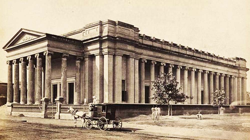 ঘটনাটি কী? হীরা নিজের ছেলেকে হিন্দু কলেজে ভর্তি করতে যান। এই নিয়ে কর্তৃপক্ষের সঙ্গে তাঁর বাদানুবাদ হয়। যা নিয়ে সে সময় বিতর্ক তৈরি হয়েছিল।