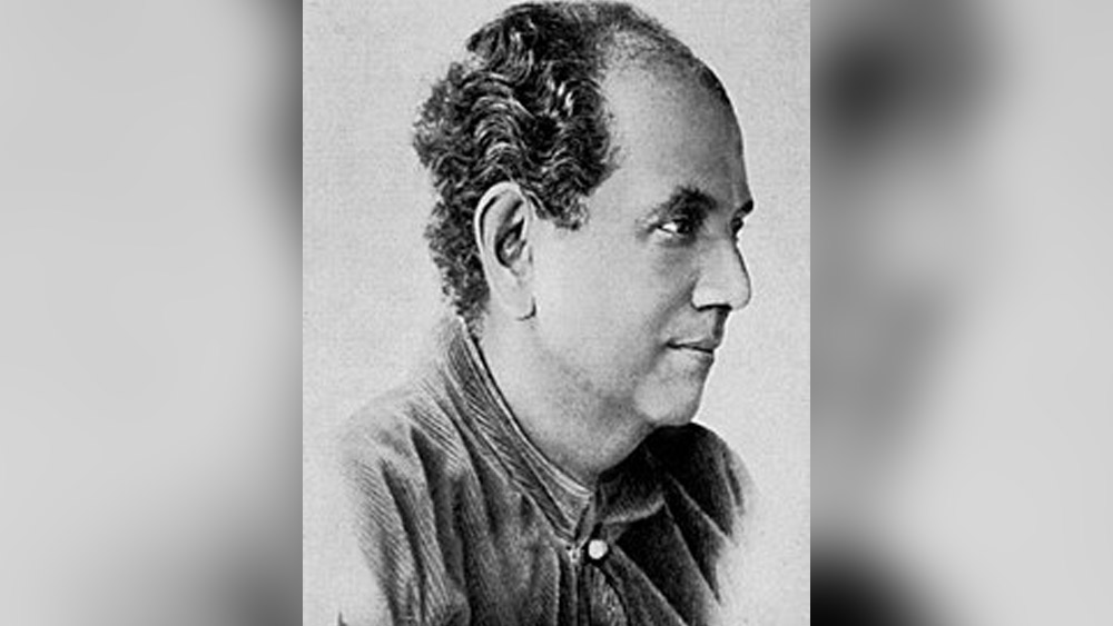 সরস্বতী গান শুরু করেন রাত ১০টায়। একটা গানেই ১১টা বেজে যায়। অবনীন্দ্রনাথ লিখছেন, “এক গানেই আসর মাত। গানের রেশে তখনও সবাই মগ্ন।’’