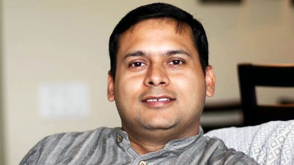 ভাইরাল ভিডিয়োর বিবরণে অমিত লিখেছিলেন, দেশে যখন কংগ্রেসের ভঙ্গুর দশা, রাহুল তখন নাইট ক্লাবে। দলের ব্যাপারে তাঁর নিরাসক্তির জবাব নেই!