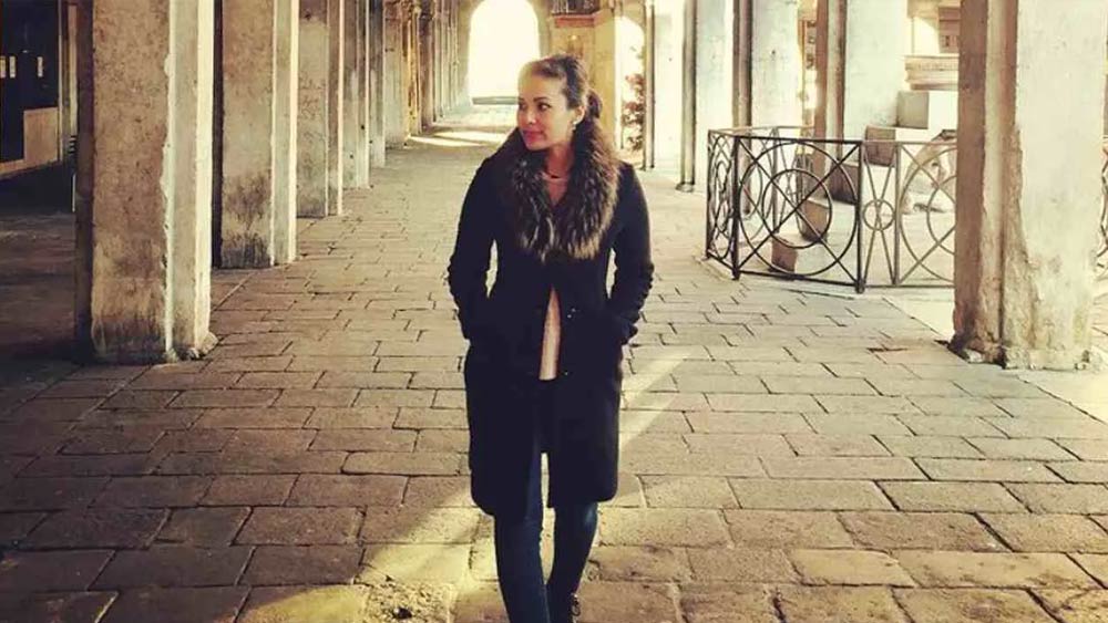 সুমনিমার বাবা ভীম এক সময়ে মায়ানমারে নেপালের রাষ্ট্রদূত ছিলেন। তিনিও দু’জনের বন্ধুত্ব নিয়ে কিছু বলতে চাননি। শুধু স্বীকার করেছেন, তাঁরা রাহুলকে সুমনিমার বিয়েতে অতিথি হয়ে আসার জন্য নিমন্ত্রণ করেছিলেন।