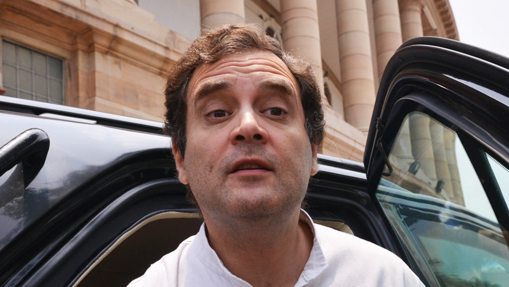 রাহুলকে ভারতের অন্যতম এলিজিবল ব্যাচেলর বলা চলে। কংগ্রেসের সম্রাজ্যের (তার অবস্থা যেমনই হোক না কেন) একমাত্র উত্তরসূরি তিনি। যদিও নিজের মুকুট আপাতত সরিয়ে রেখেছেন তবু তাঁর মহিলা অনুরাগীর সংখ্যা নেহাত কম নয়। কিন্তু রাহুলের মহিলা বন্ধুর কথা খুব কমই প্রকাশ্যে এসেছে। সুমনিমার কথা শুনে তাই উৎসাহিত হয়েছিলেন অনেকেই।  রাজনৈতিক আক্রমণ চালাতে শুরু করেছিল বিজেপিও। 